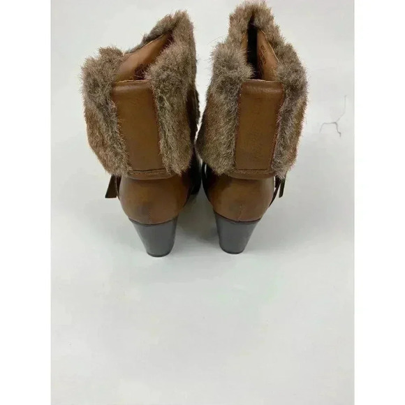Justfab
fur trim heeled Taupe booties - Picture 6 of 8